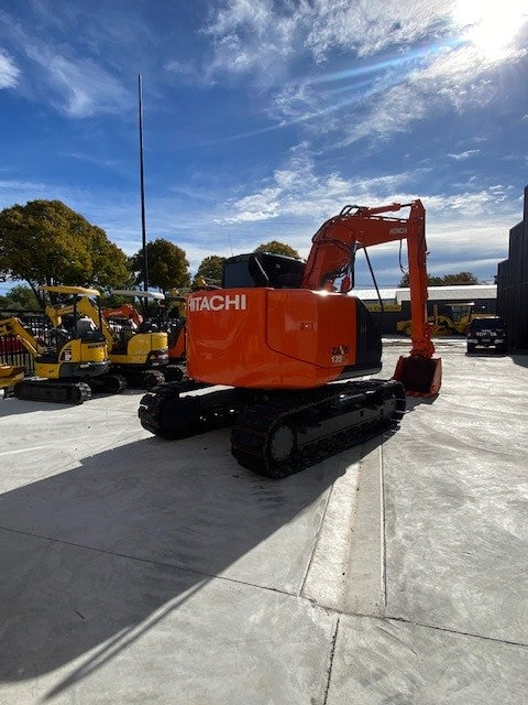 Hitachi ZX135US Digger 13 ton Low hours