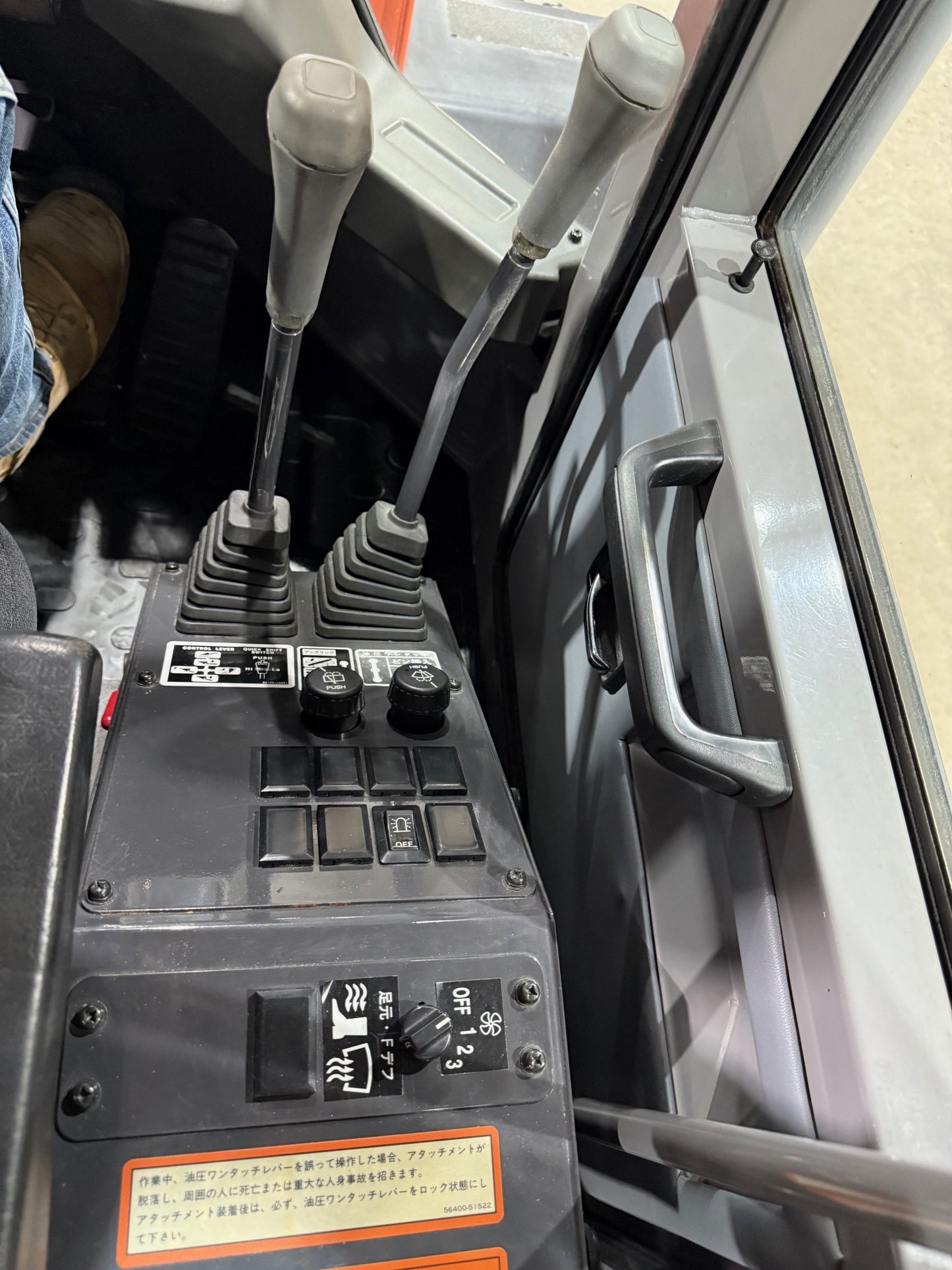 2005 Hitachi LX70-7 Wheel Loader