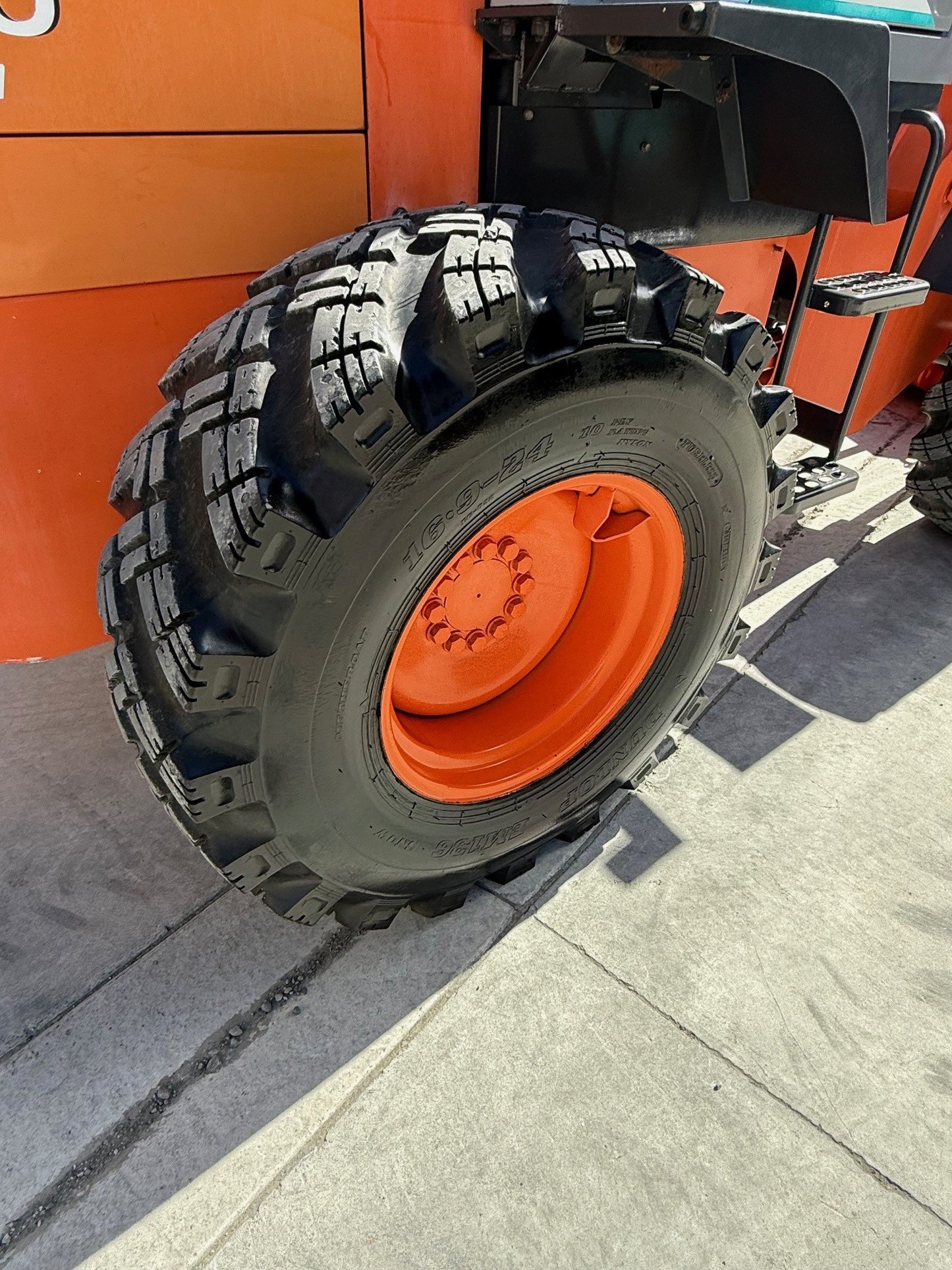 2005 Hitachi LX70-7 Wheel Loader