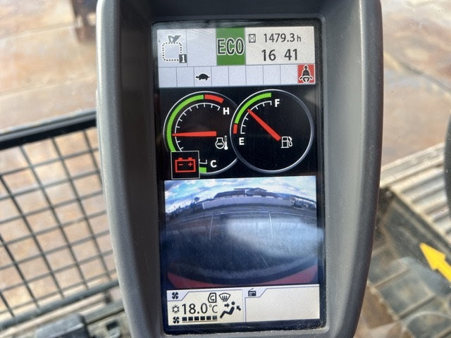 2015 Hitachi ZX225 Digger Low hours