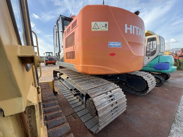 2015 Hitachi ZX225 Digger Low hours