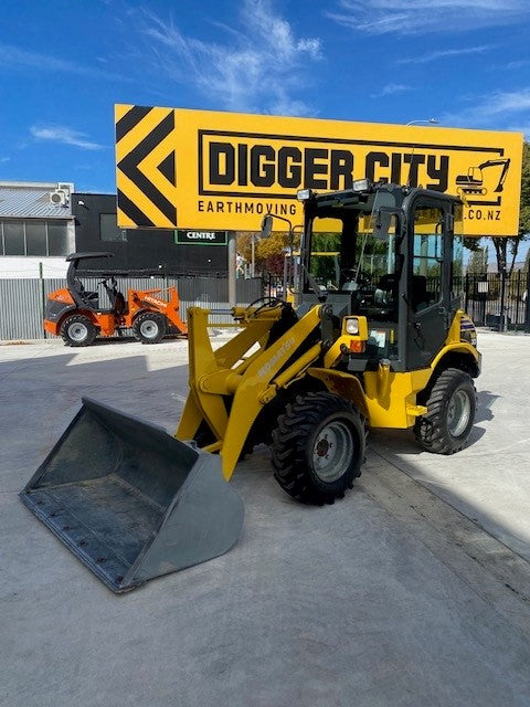 Komatsu WA30, 3 Ton Loader