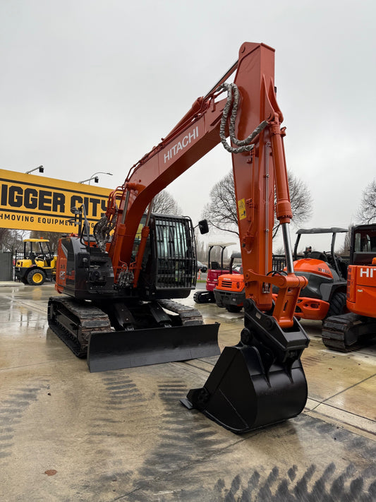 Hitachi ZX135US-7 with blade *Just Landed
