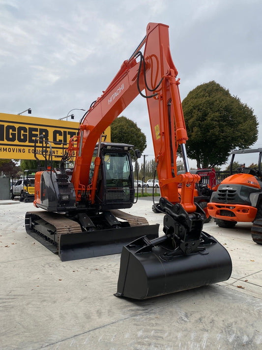 Hitachi ZX135-3 Excavator, 2014,Blade