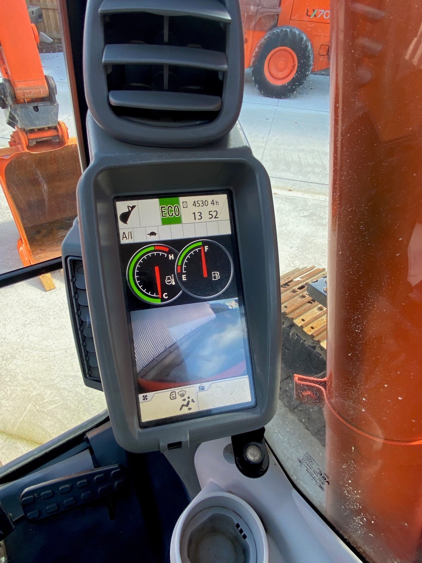 Hitachi ZX135US Digger 13.5 ton Zero Swing Digger