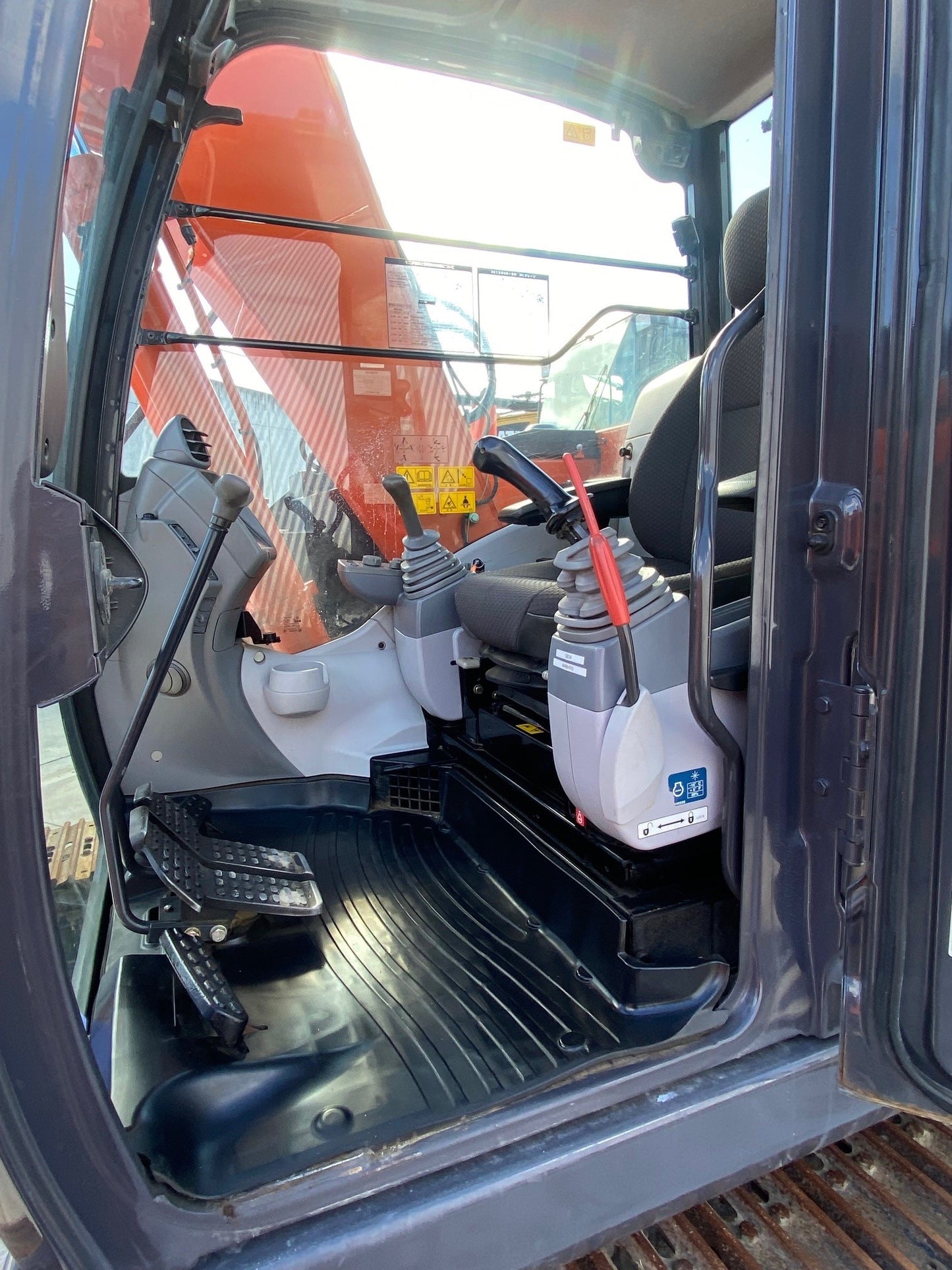 Hitachi ZX135US Digger 13.5 ton Zero Swing Digger