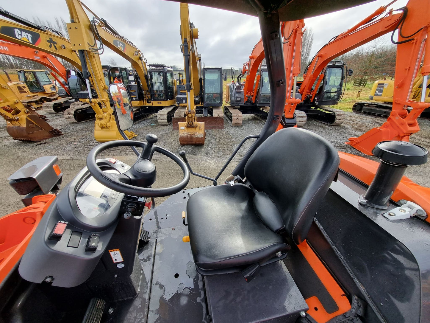 HITACHI ZW80-5B , 5 TON WHEEL LOADER , VERY LOW HOURS, 2017 MODEL