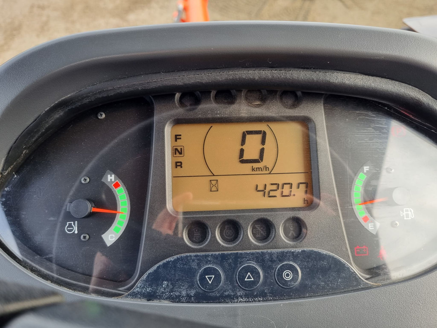 HITACHI ZW80-5B , 5 TON WHEEL LOADER , VERY LOW HOURS, 2017 MODEL