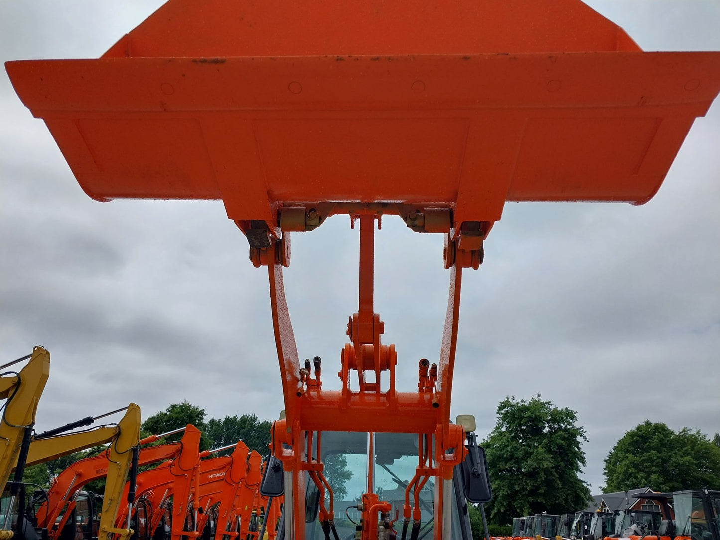 HITACHI LX20-7 LOADER WITH FACTORY HYD POWER SWEEPER ATTACHMENT , LOW HOURS