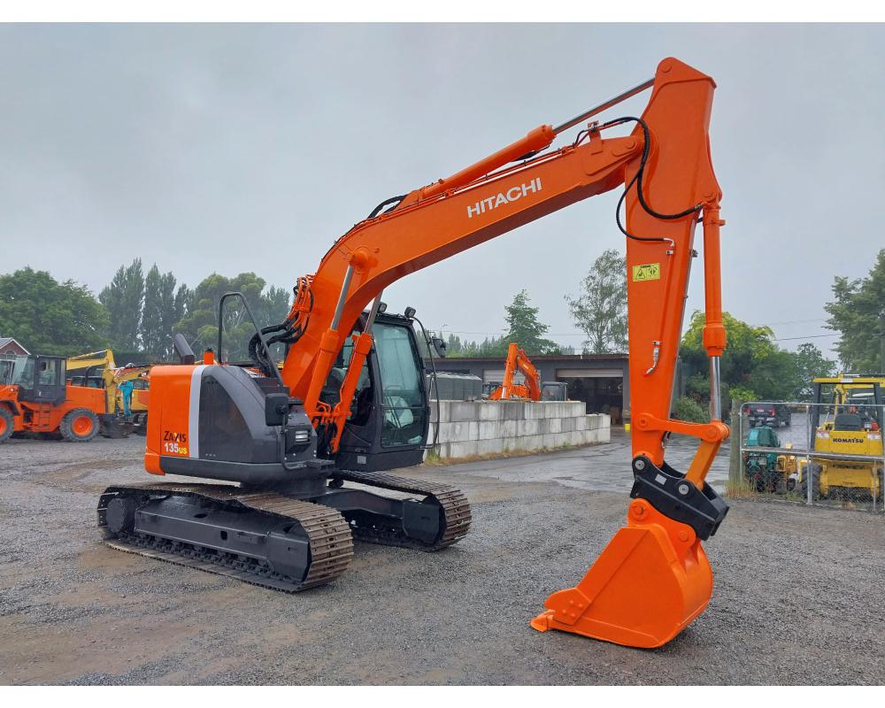 Hitachi ZX135US Digger 13.5 ton Zero Swing