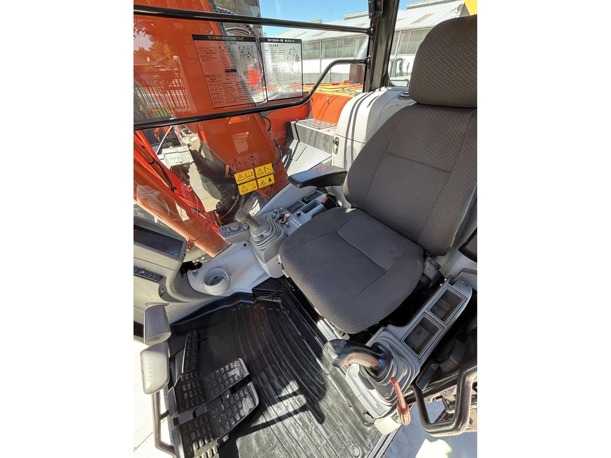 Hitachi ZX135US Digger 13.5 ton Zero Swing Digger– Digger City