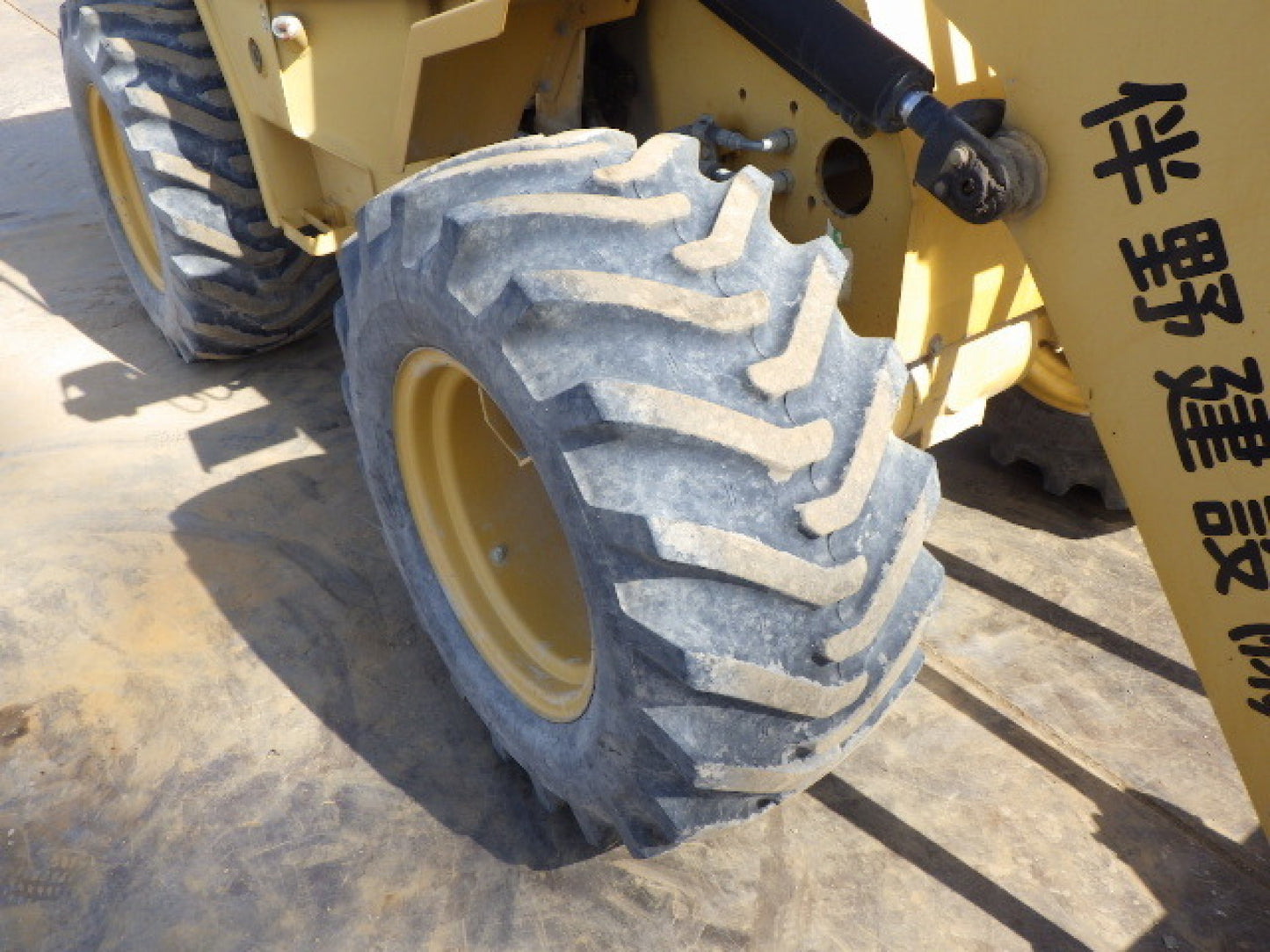 Cat 902 Wheel Loader 0.6 CBM bucket