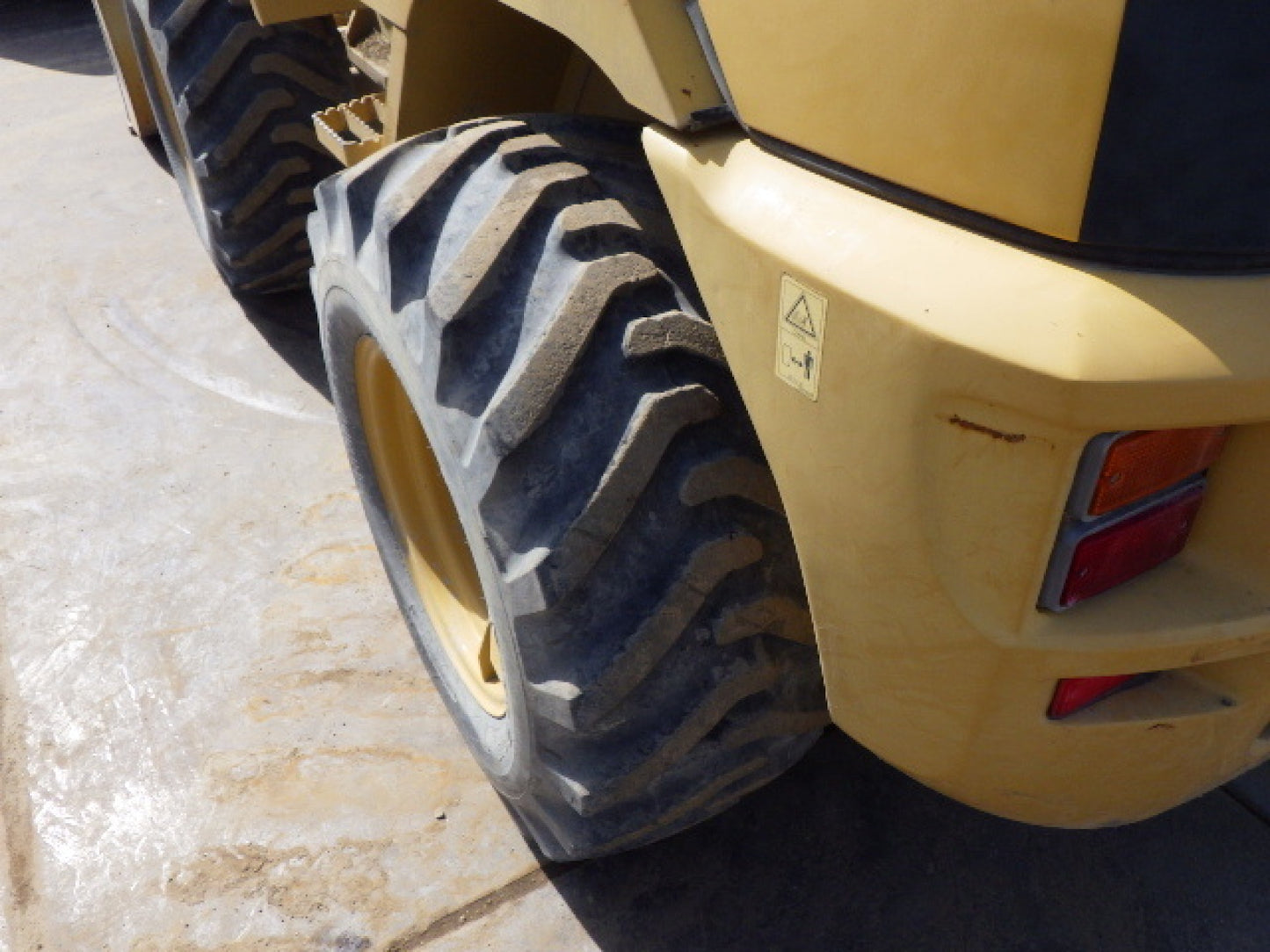 Cat 902 Wheel Loader 0.6 CBM bucket