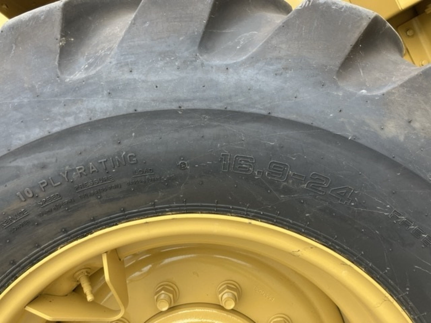 Cat 910 Wheel Loader Near New