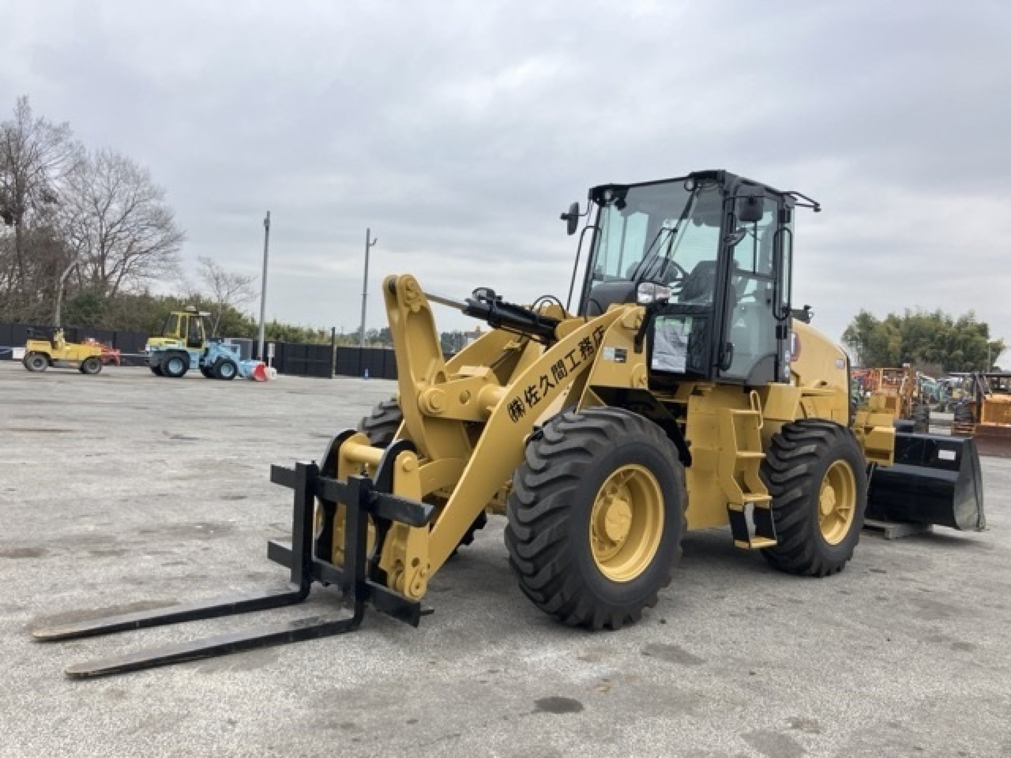 Cat 910 Wheel Loader Near New