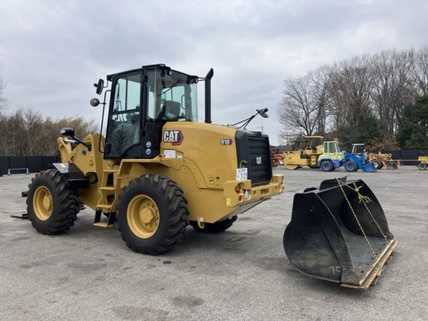 Cat 910 Wheel Loader Near New