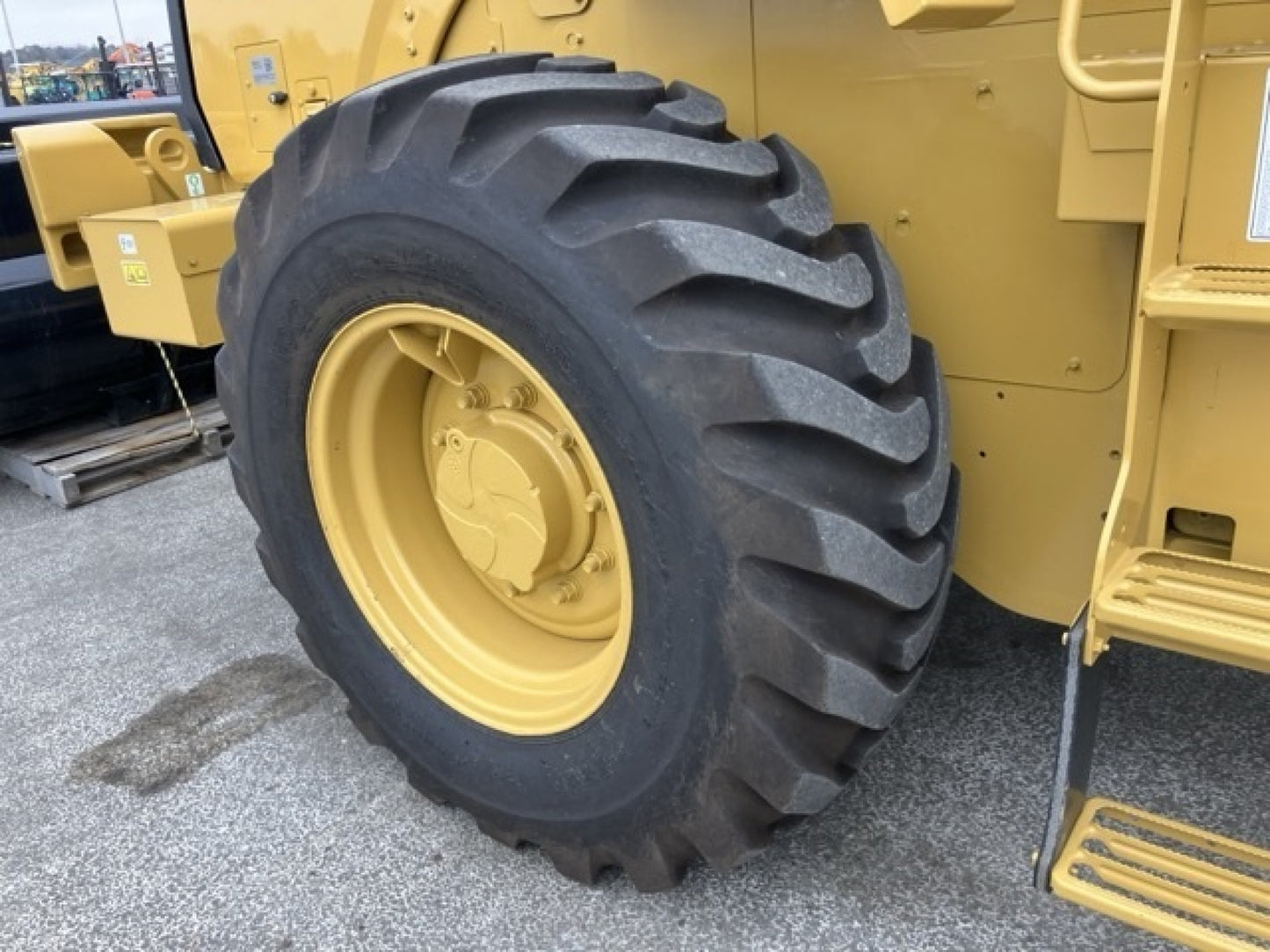 Cat 910 Wheel Loader Near New