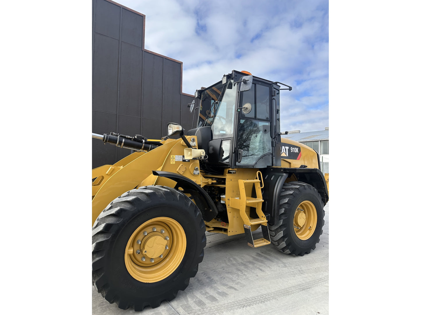 2017 Caterpillar 910K Wheel Loader