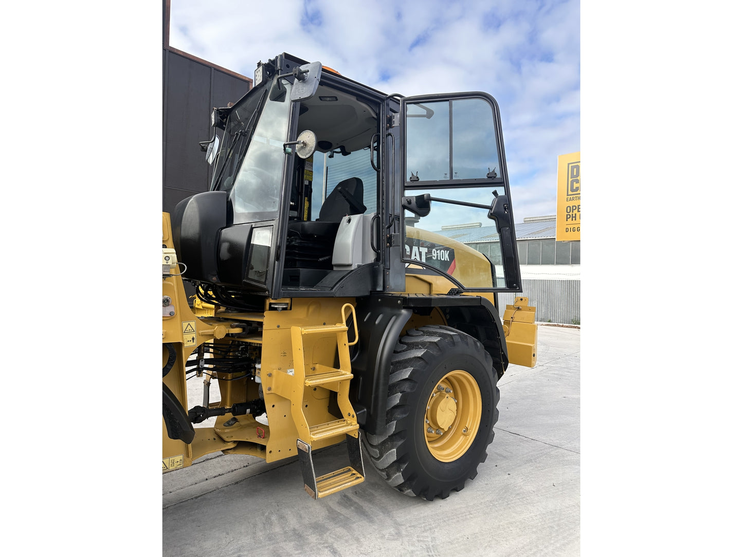2017 Caterpillar 910K Wheel Loader