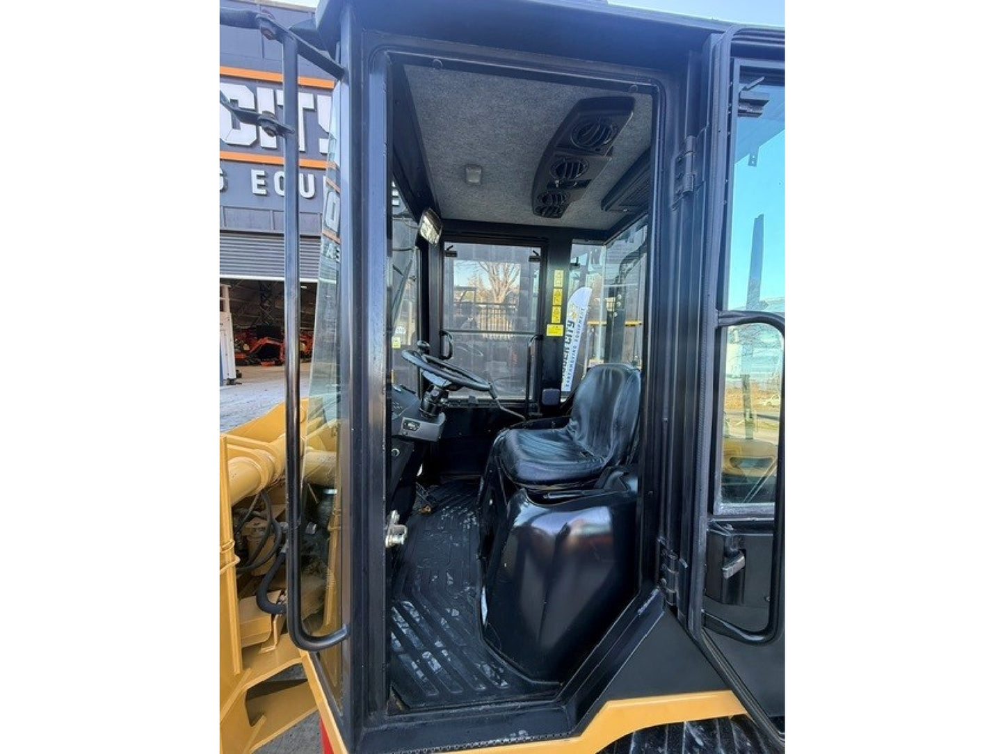 Cat 902 Wheel Loader 0.6 CBM bucket