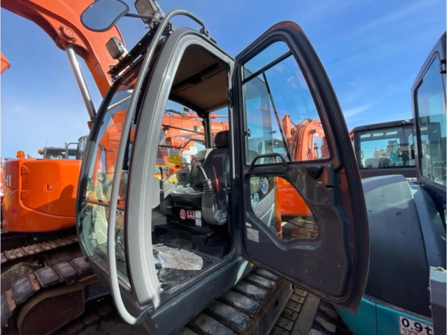 Hitachi ZX75us 7.5T Digger