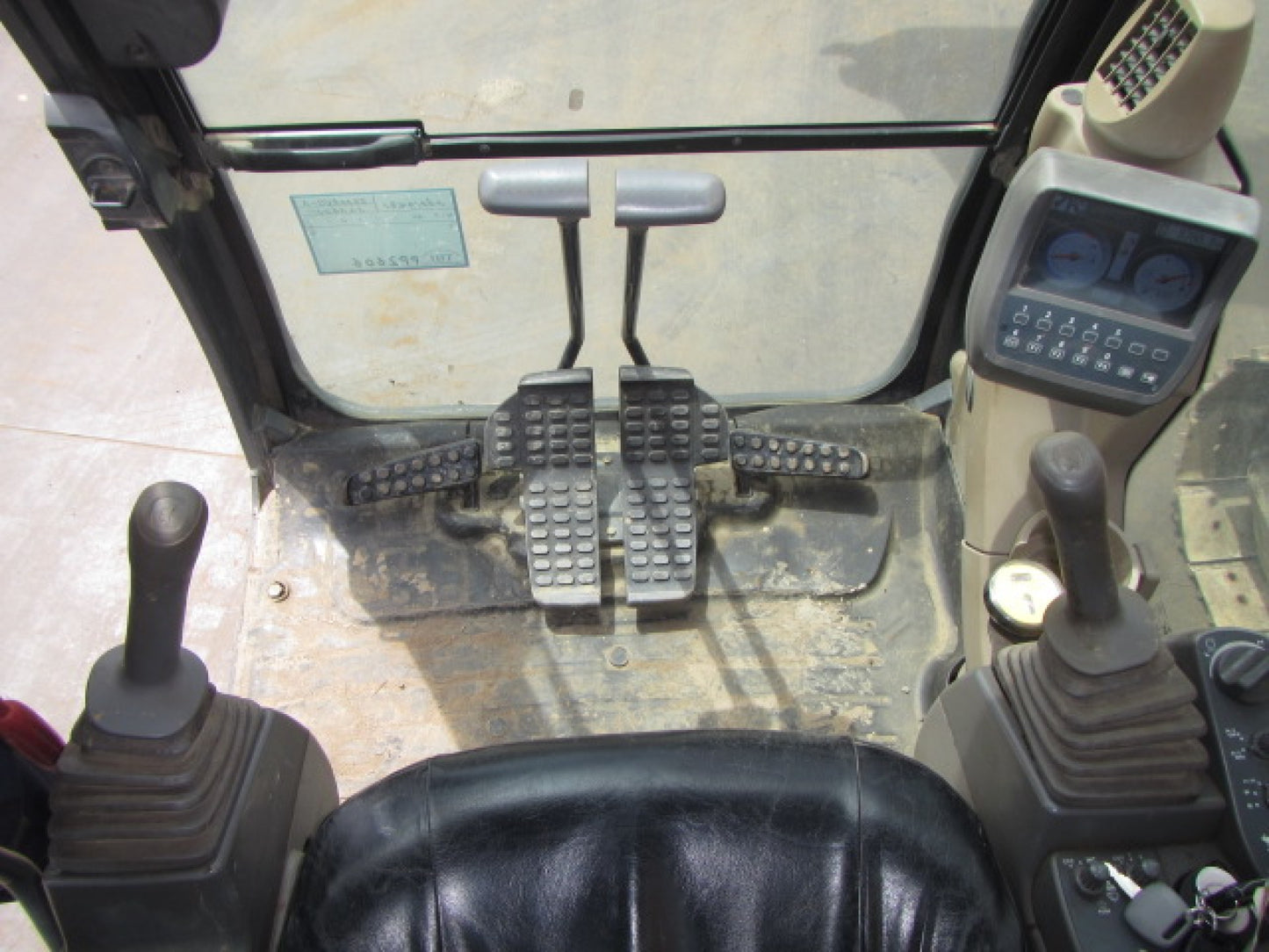 Hitachi ZX225US Digger 23.5 ton