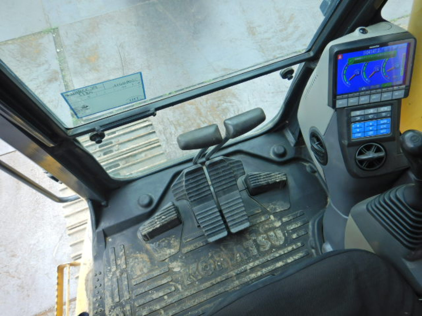 Komatsu PC228USLC-10 Digger 24 ton