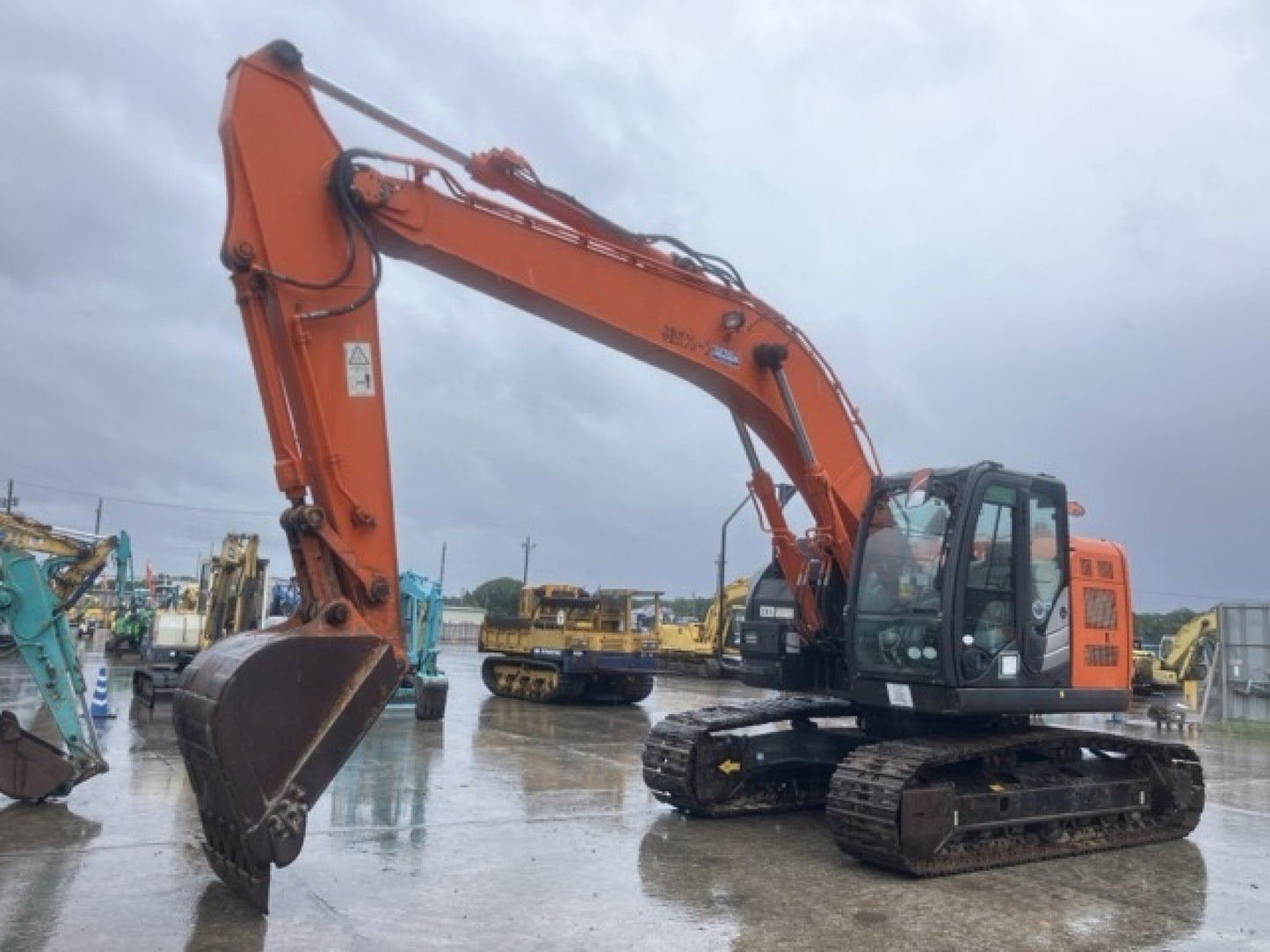 Hitachi ZX225US Digger 23 ton