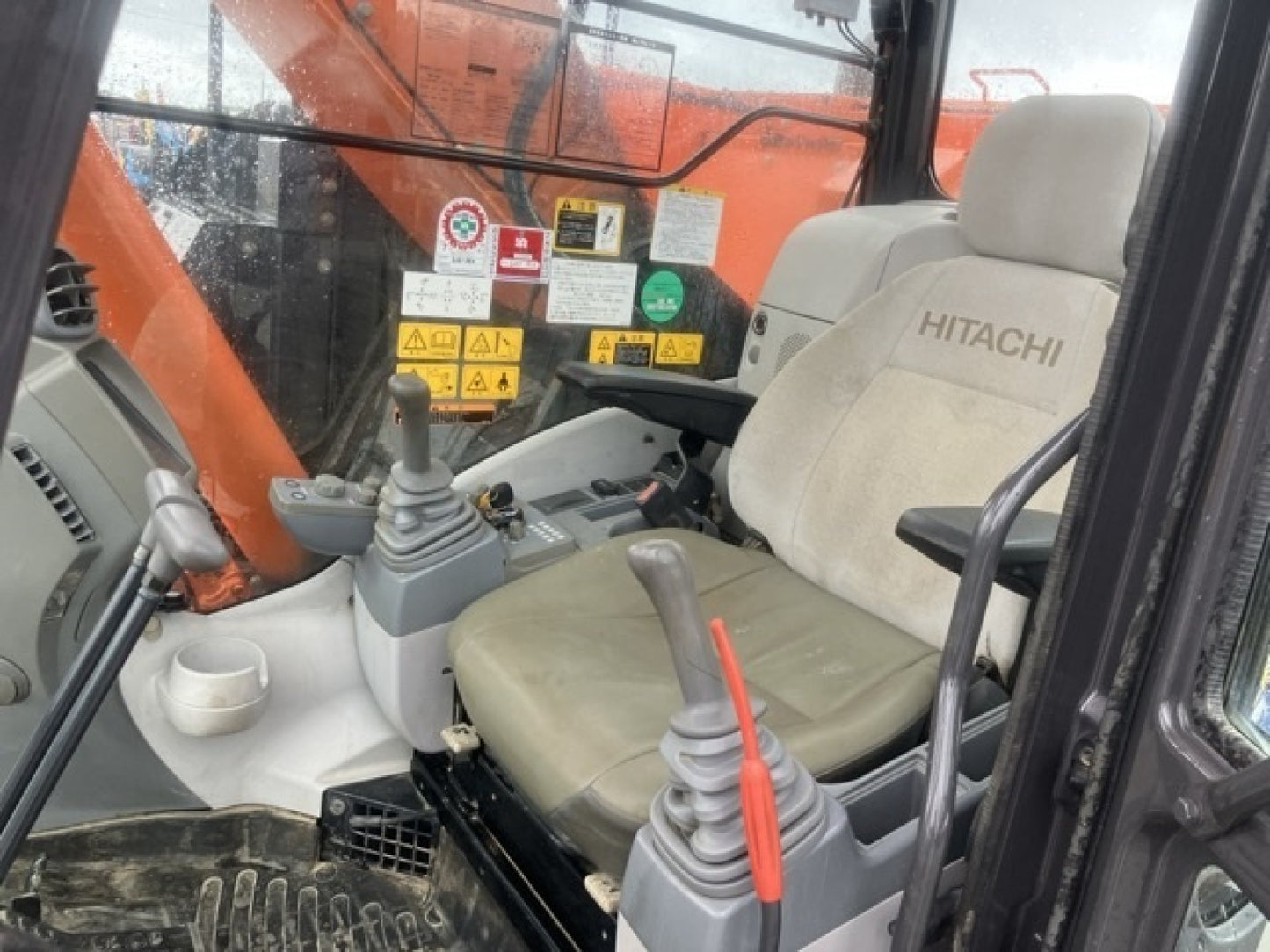 Hitachi ZX225US Digger 23 ton