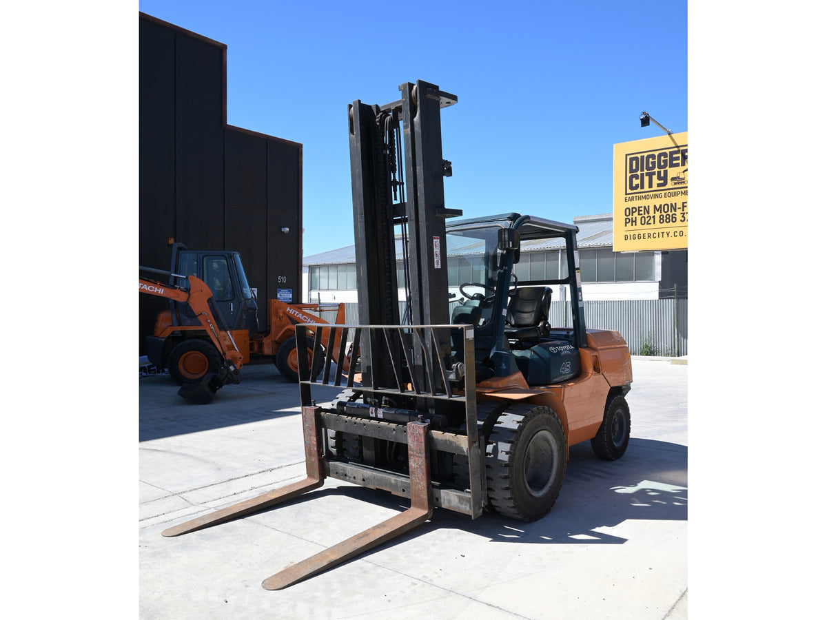 Heavy-Duty Toyota 7-Series Diesel Forklift