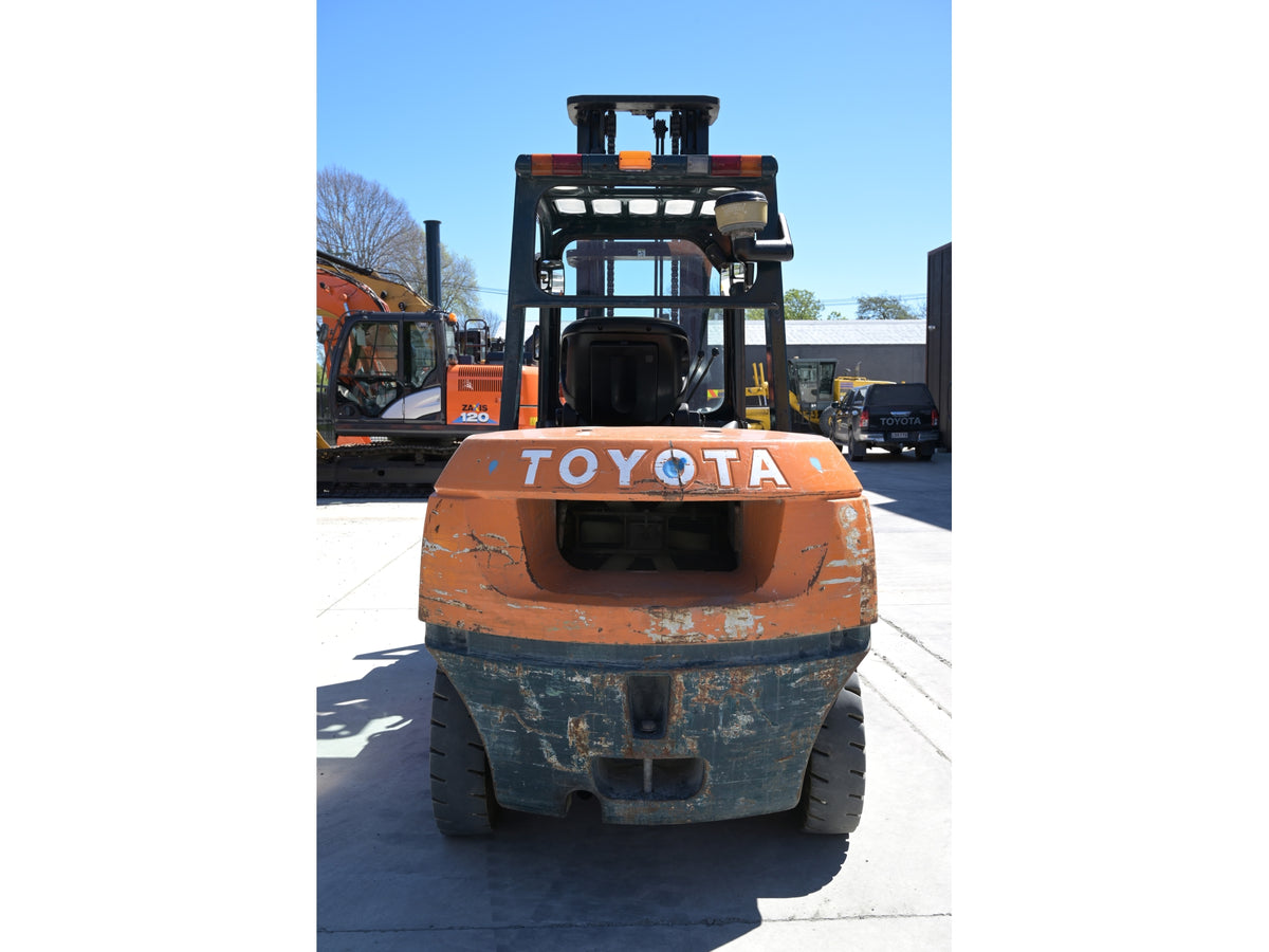 Heavy-Duty Toyota 7-Series Diesel Forklift
