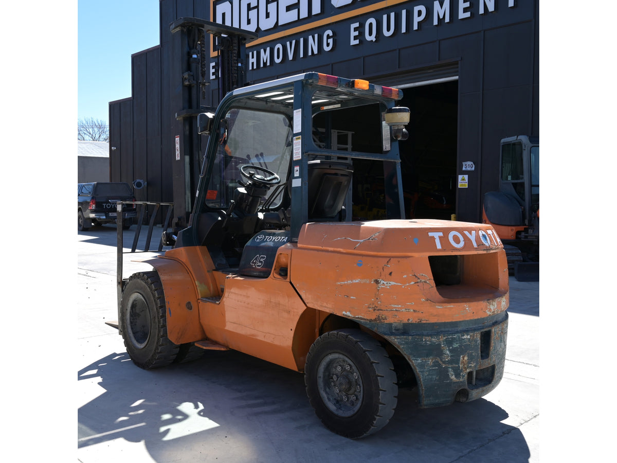 Heavy-Duty Toyota 7-Series Diesel Forklift