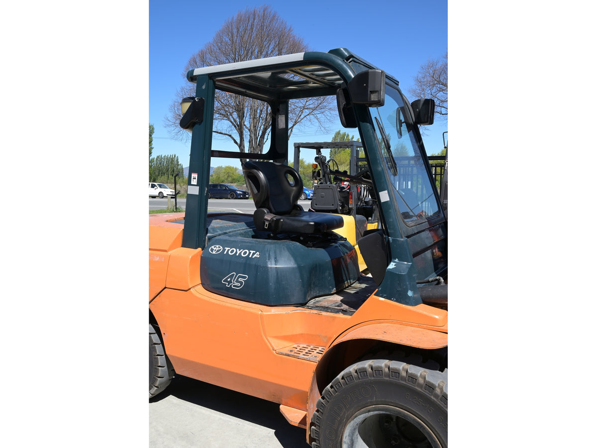 Heavy-Duty Toyota 7-Series Diesel Forklift