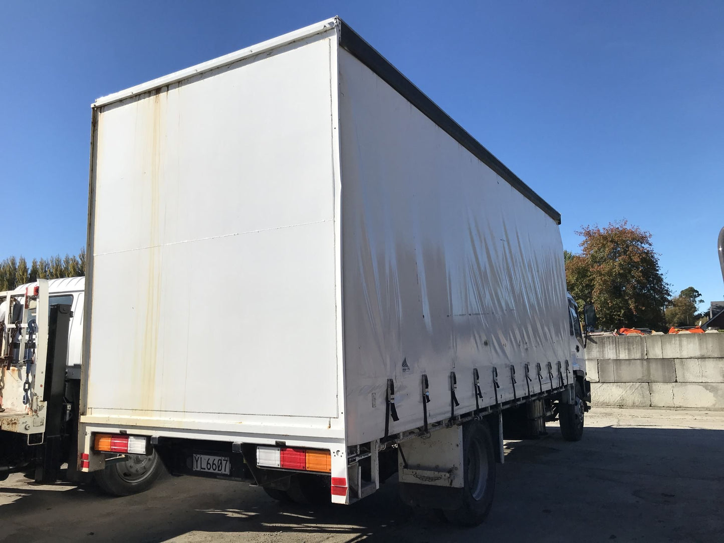 1995 Isuzu Forward Curtainsider Truck