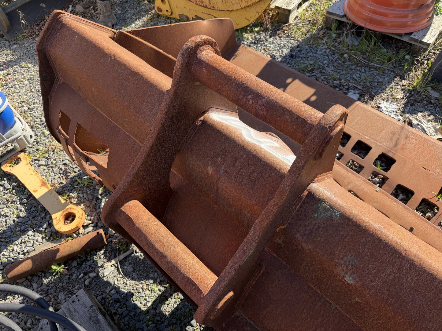 Heavy-Duty 1500mm–1800mm High-Flow Skeleton Mud Bucket (Hitachi ZX200 Size Class)