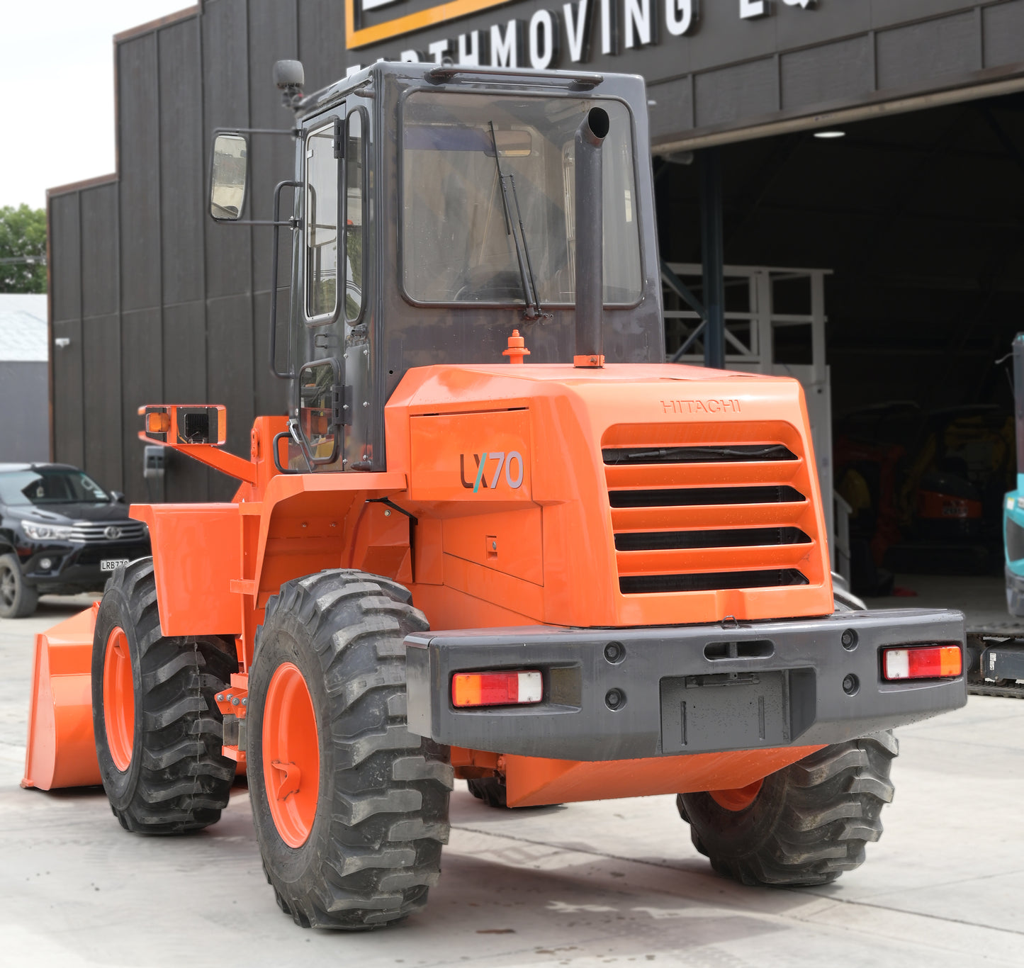 HITACHI LX70-5, 2000 MODEL , LOW 1453 HOURS , 7 TON  WHEEL LOADER