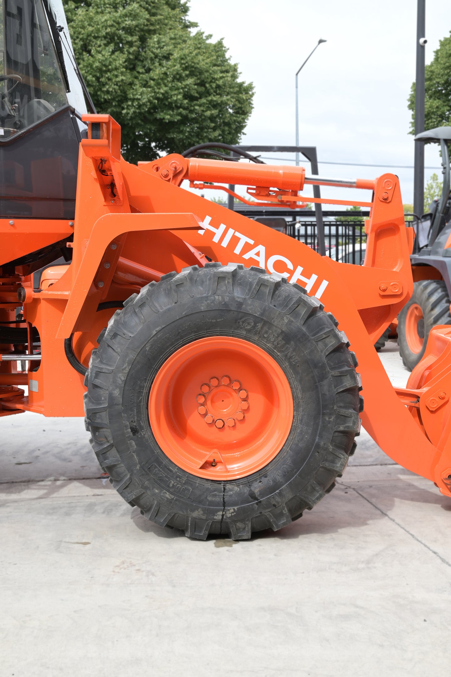 HITACHI LX70-5, 2000 MODEL , LOW 1453 HOURS , 7 TON  WHEEL LOADER
