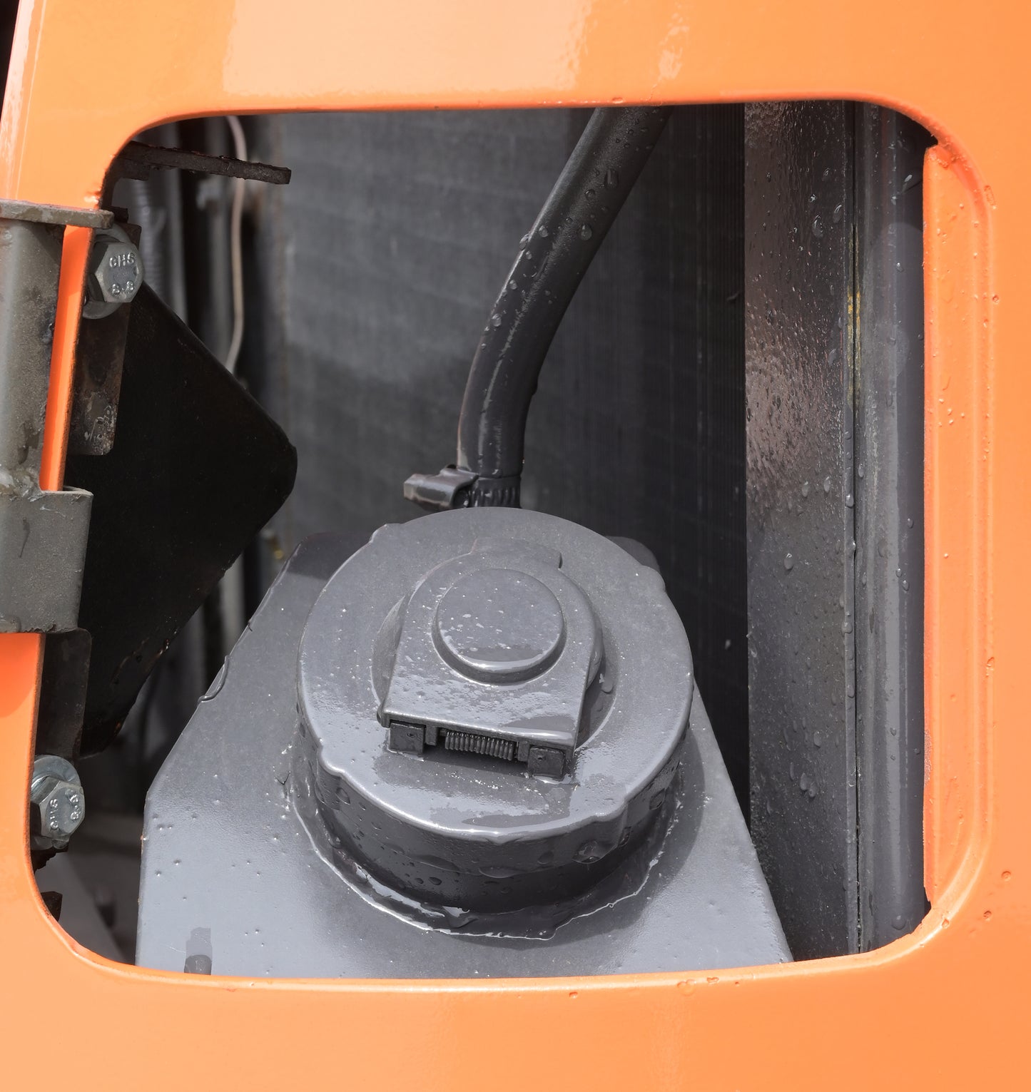 HITACHI LX70-5, 2000 MODEL , LOW 1453 HOURS , 7 TON  WHEEL LOADER