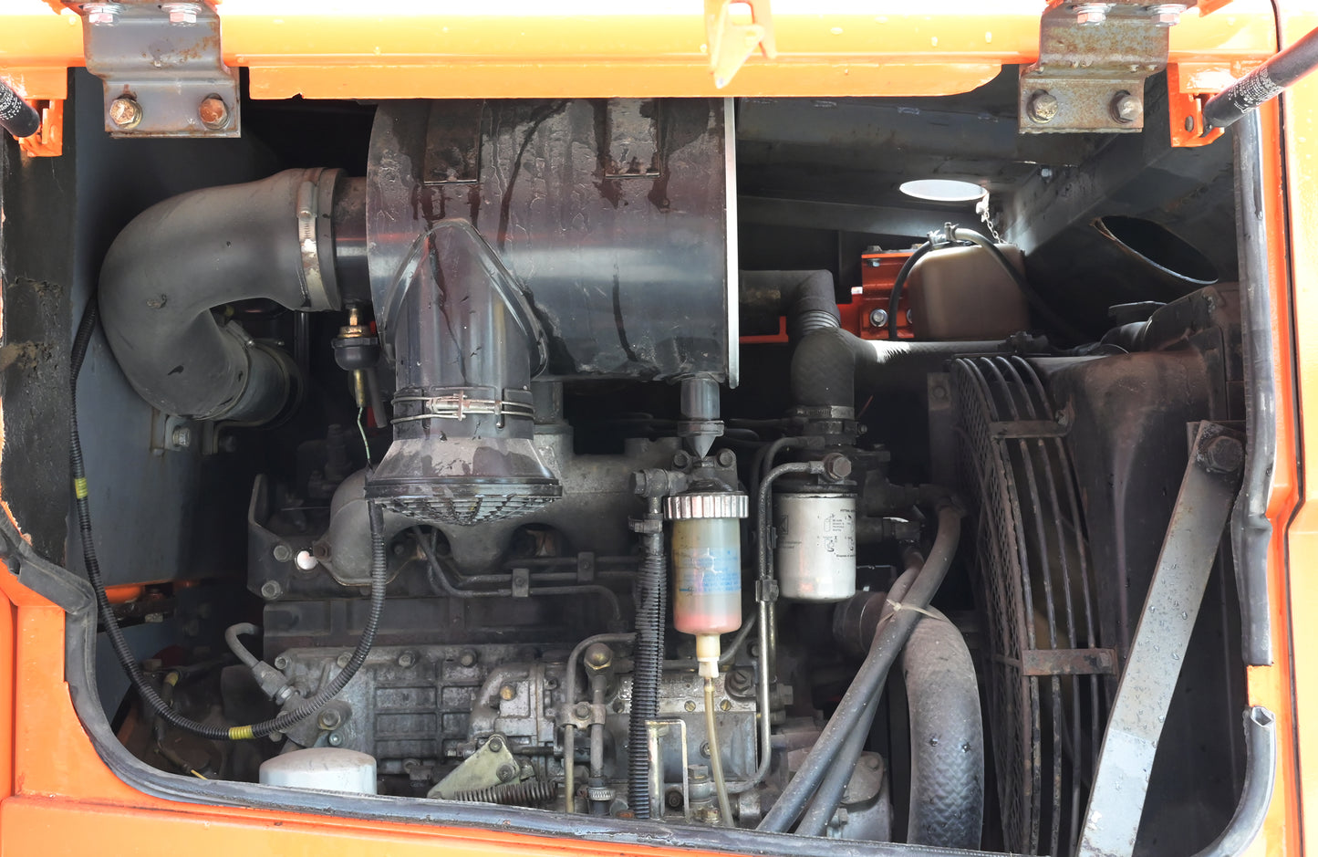 HITACHI LX70-5, 2000 MODEL , LOW 1453 HOURS , 7 TON  WHEEL LOADER