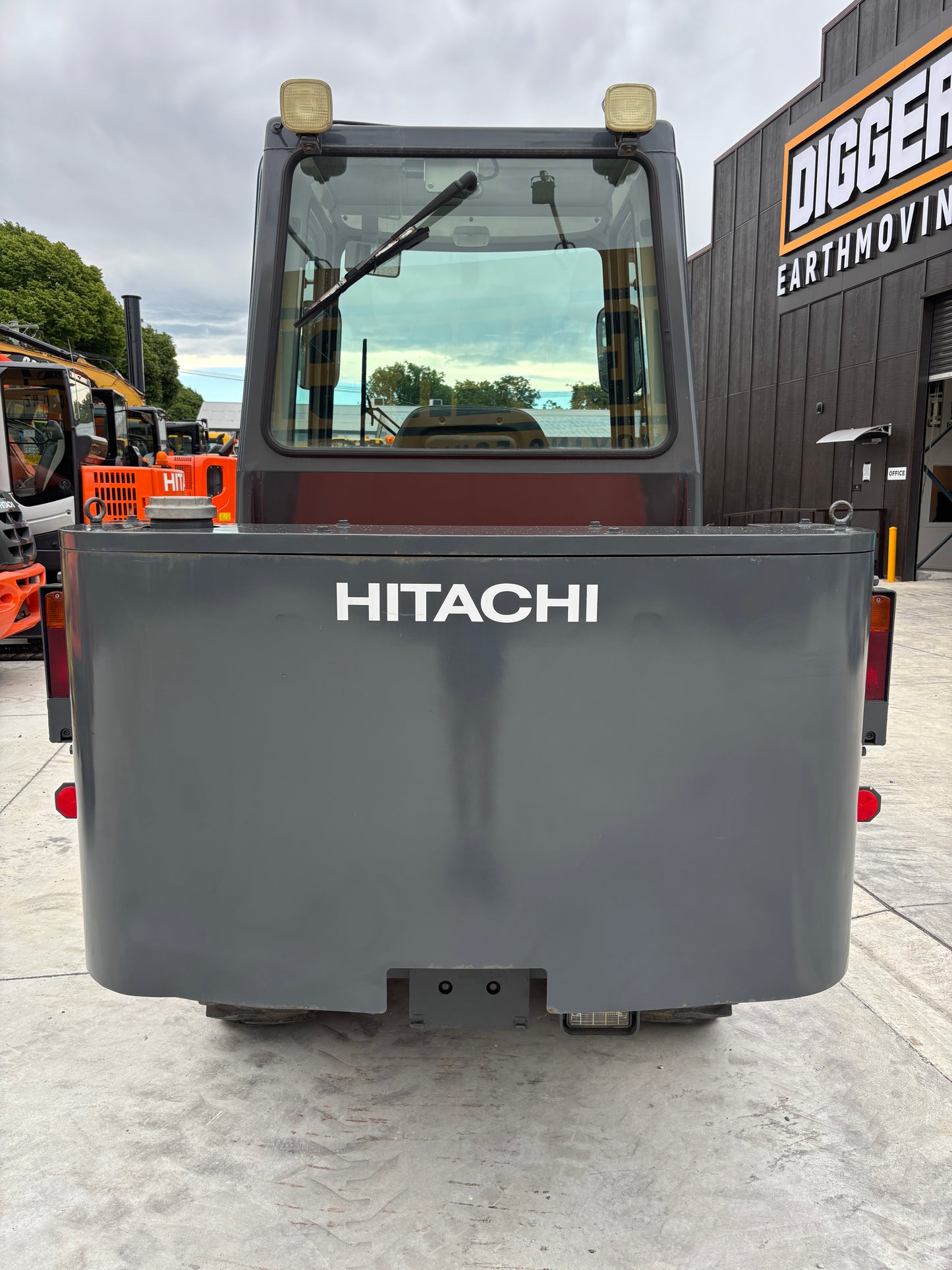 HITACHI LX20-7 LOADER WITH FACTORY HYD POWER SWEEPER ATTACHMENT , LOW HOURS