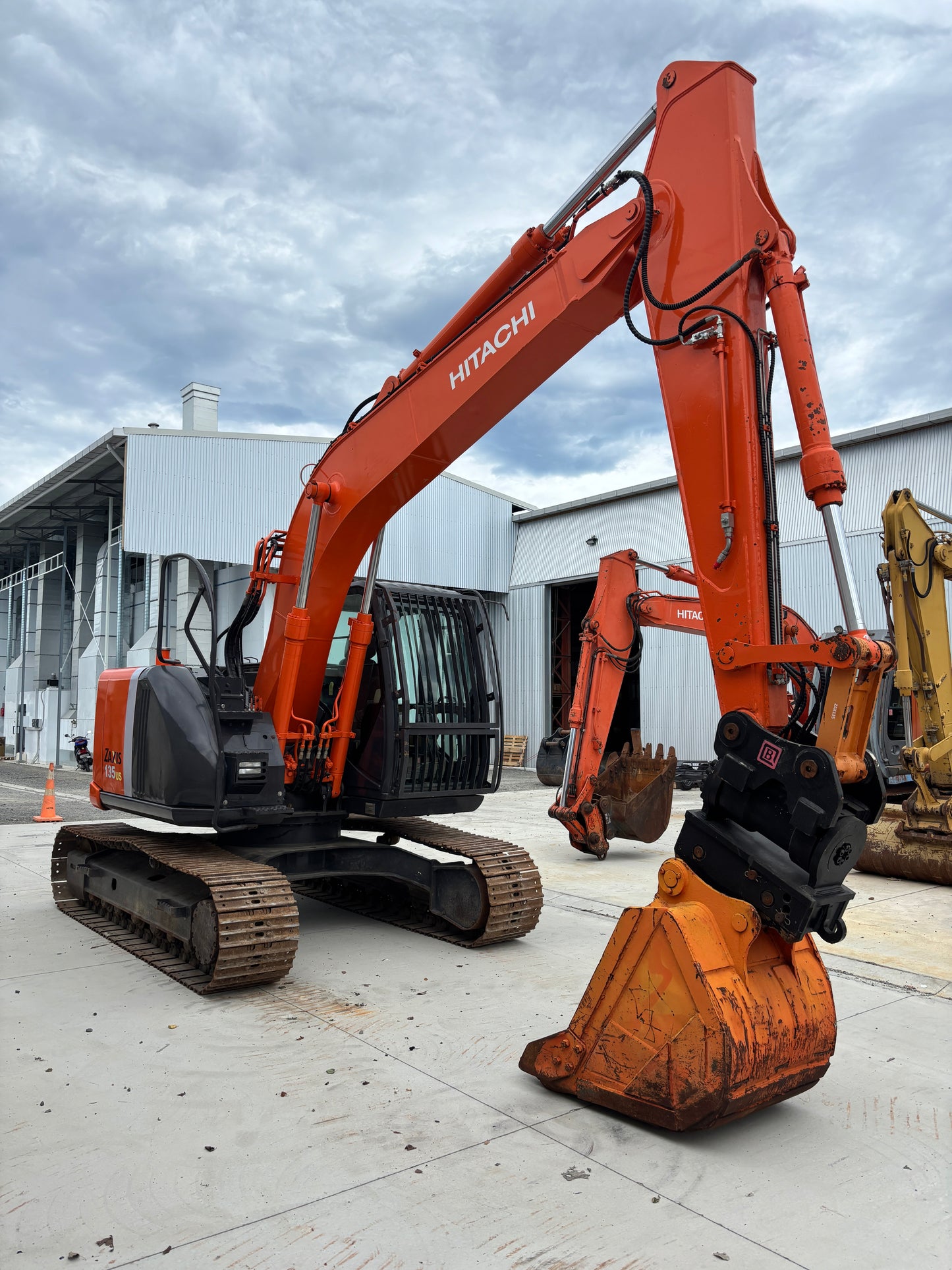 Hitachi ZX135 US Digger 13.5 ton Zero Swing