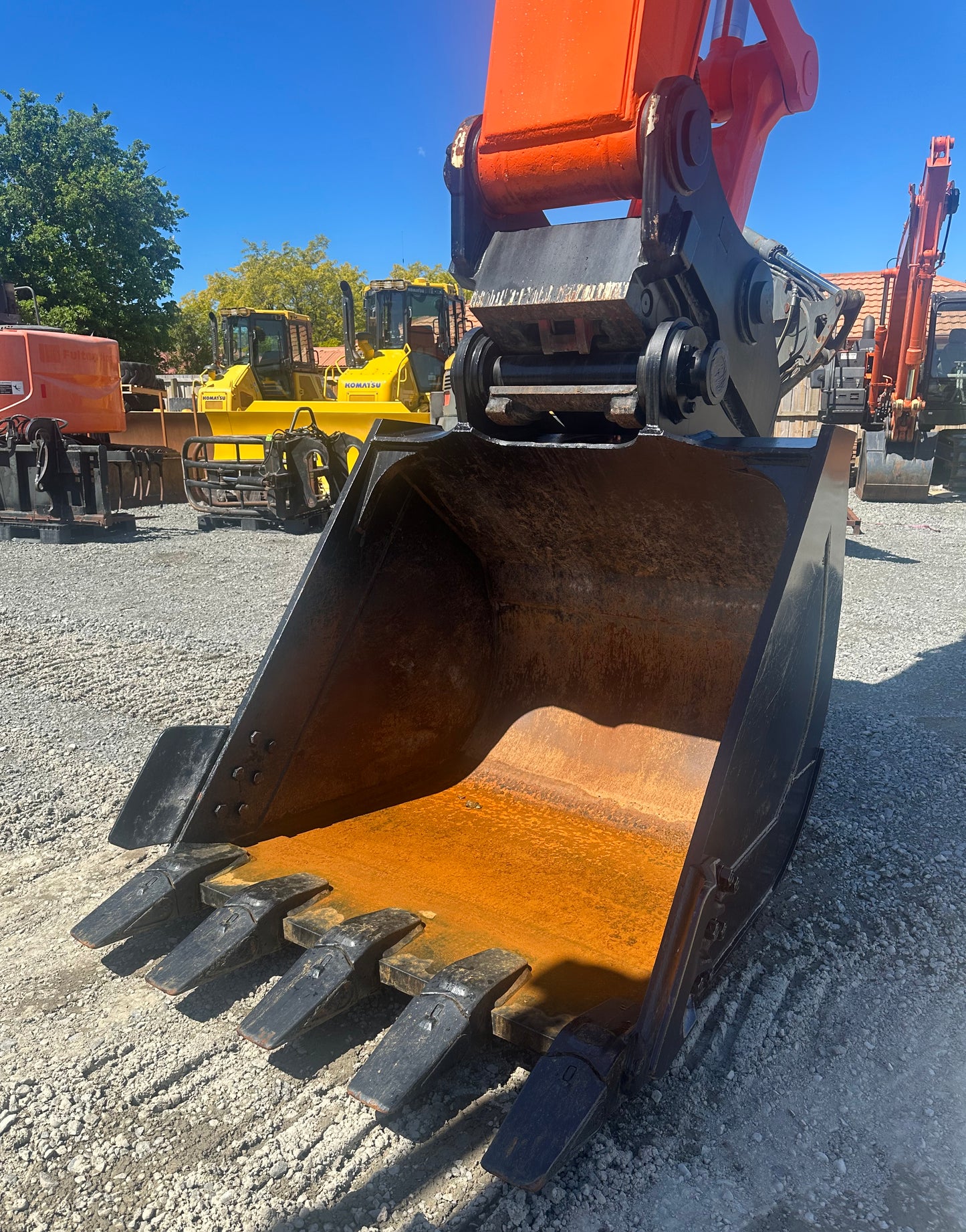 HITACHI ZX330 2013 32 ton Digger