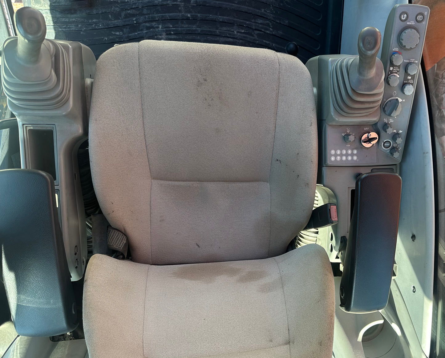 HITACHI ZX330 2013 32 ton Digger