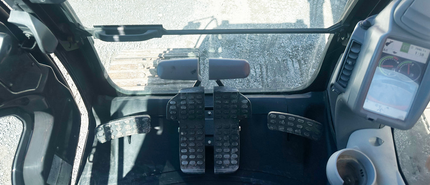 HITACHI ZX330 2013 32 ton Digger