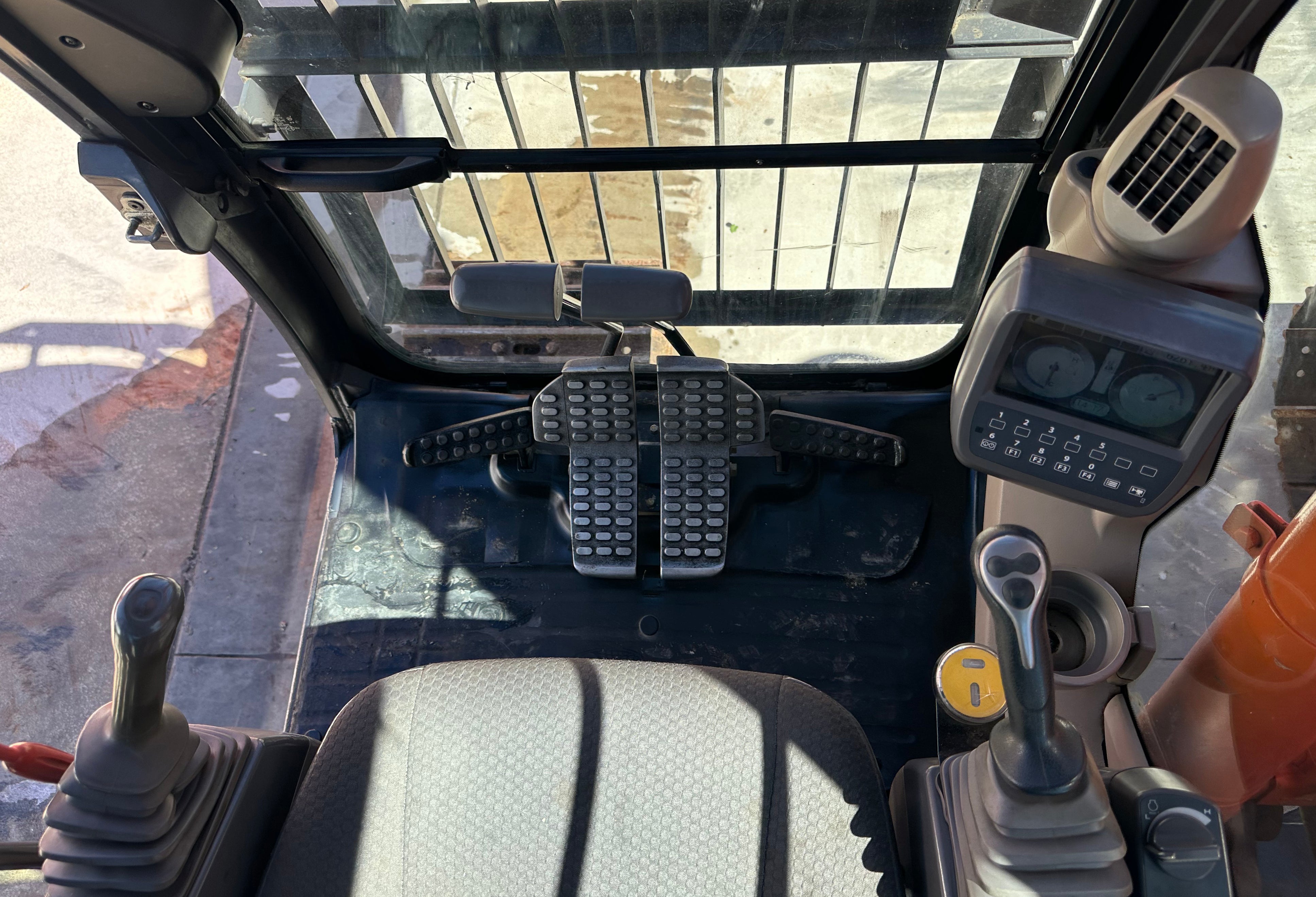 タル ZX135US-7 SRF Tunneling - HitachiCM Europe