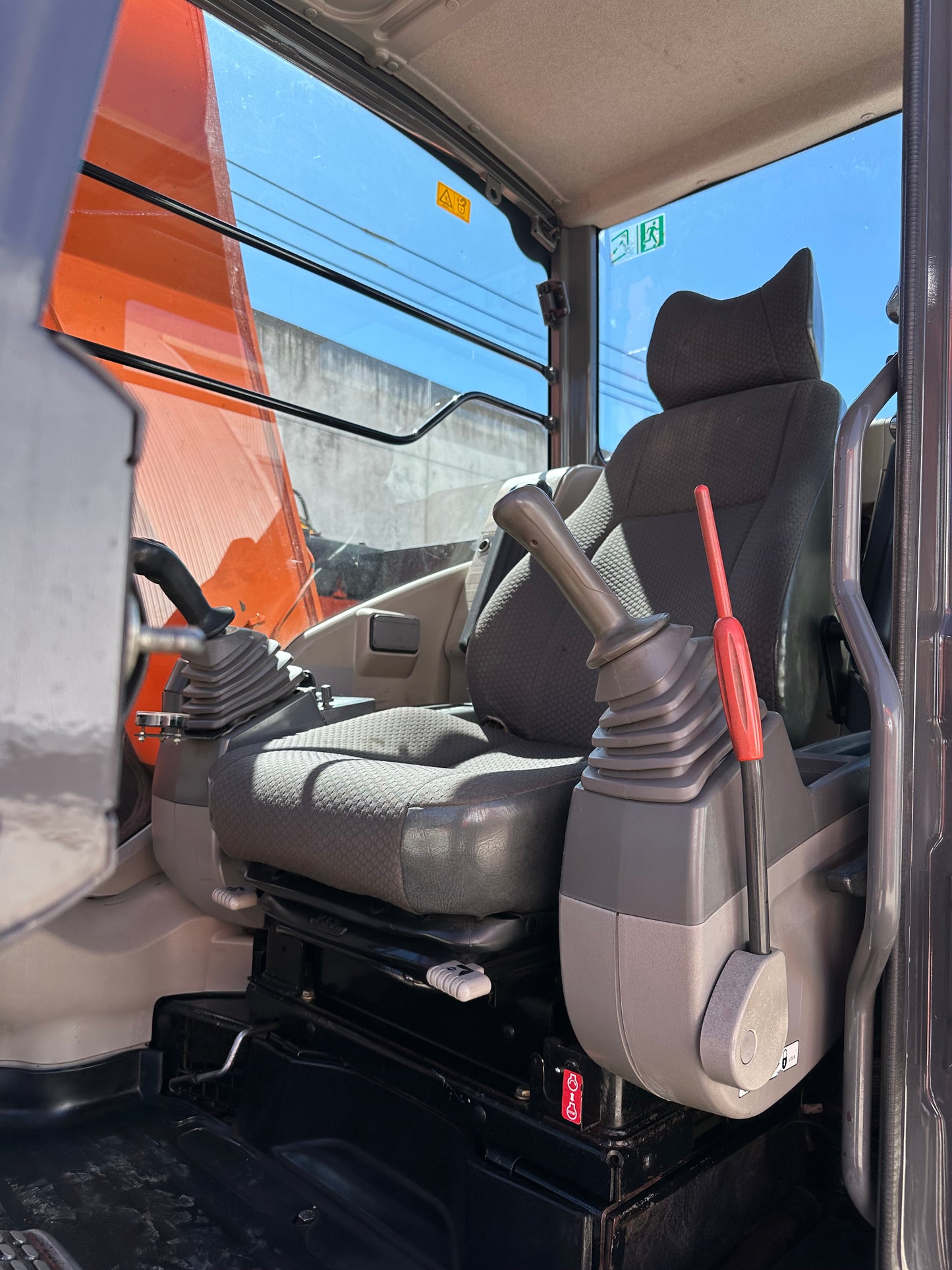 Hitachi ZX135 US Digger 13.5 ton Zero Swing