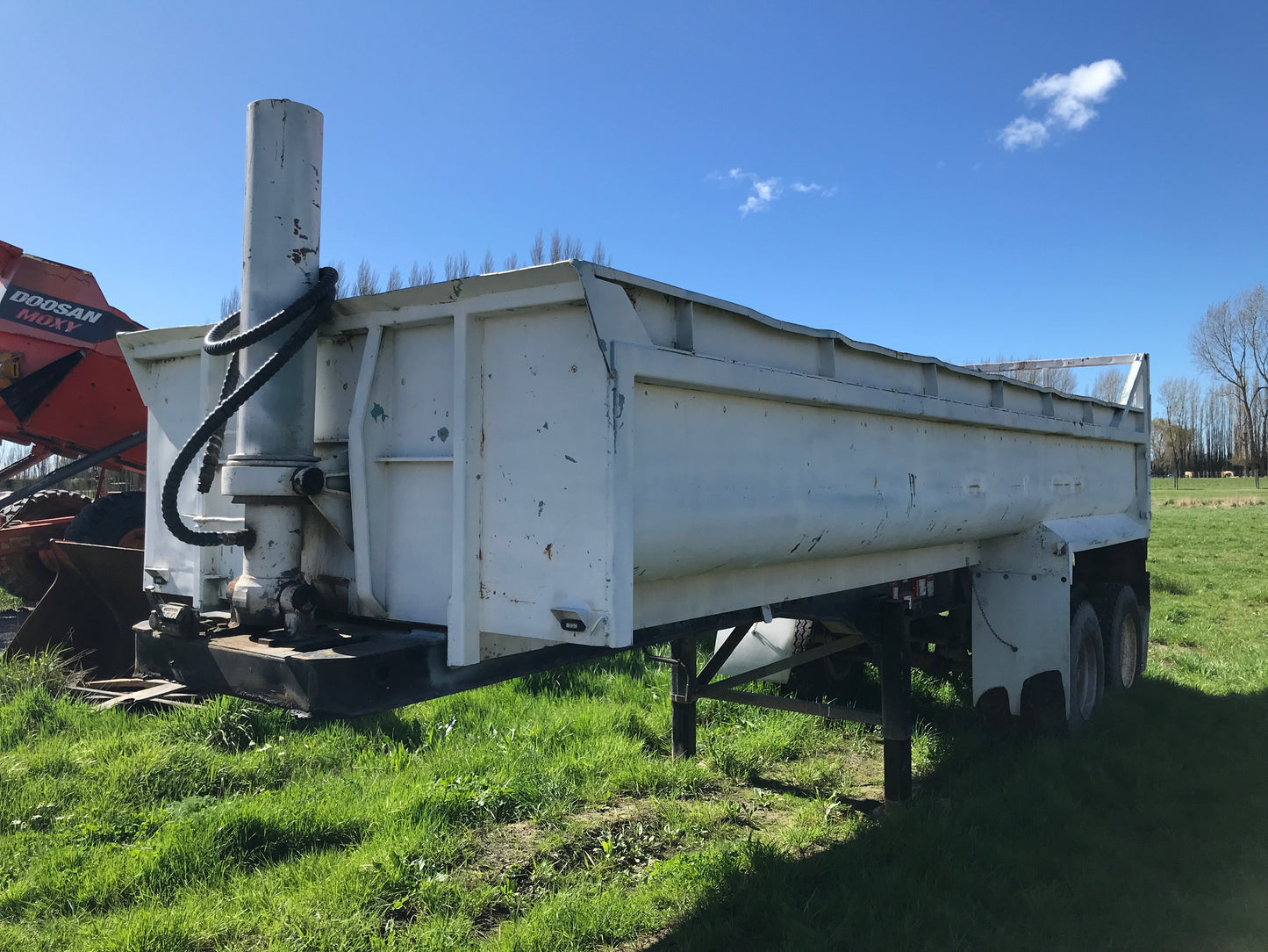 2011 Volvo FH Truck & 1989 TMC TK Tipulator