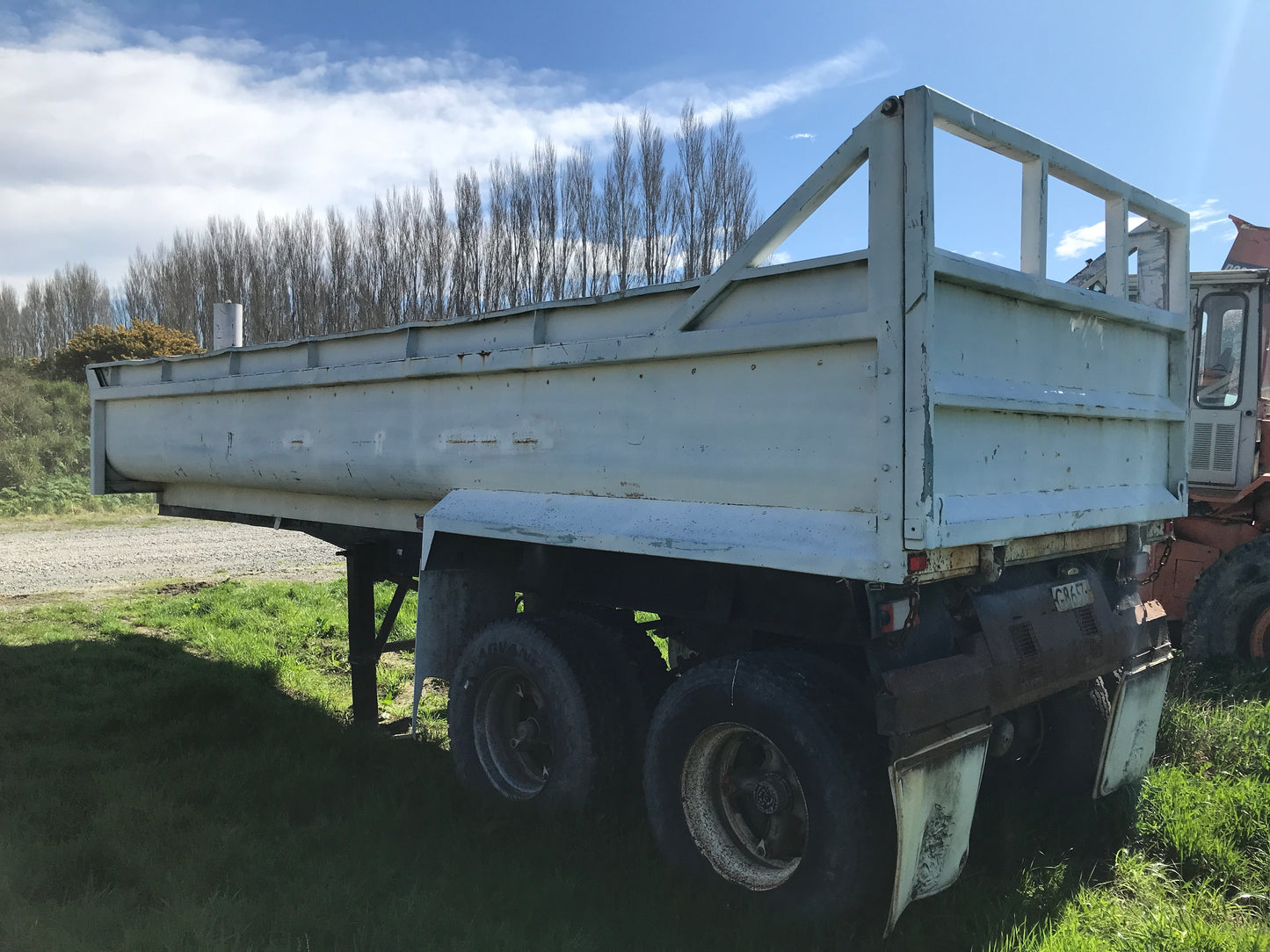 2011 Volvo FH Truck & 1989 TMC TK Tipulator