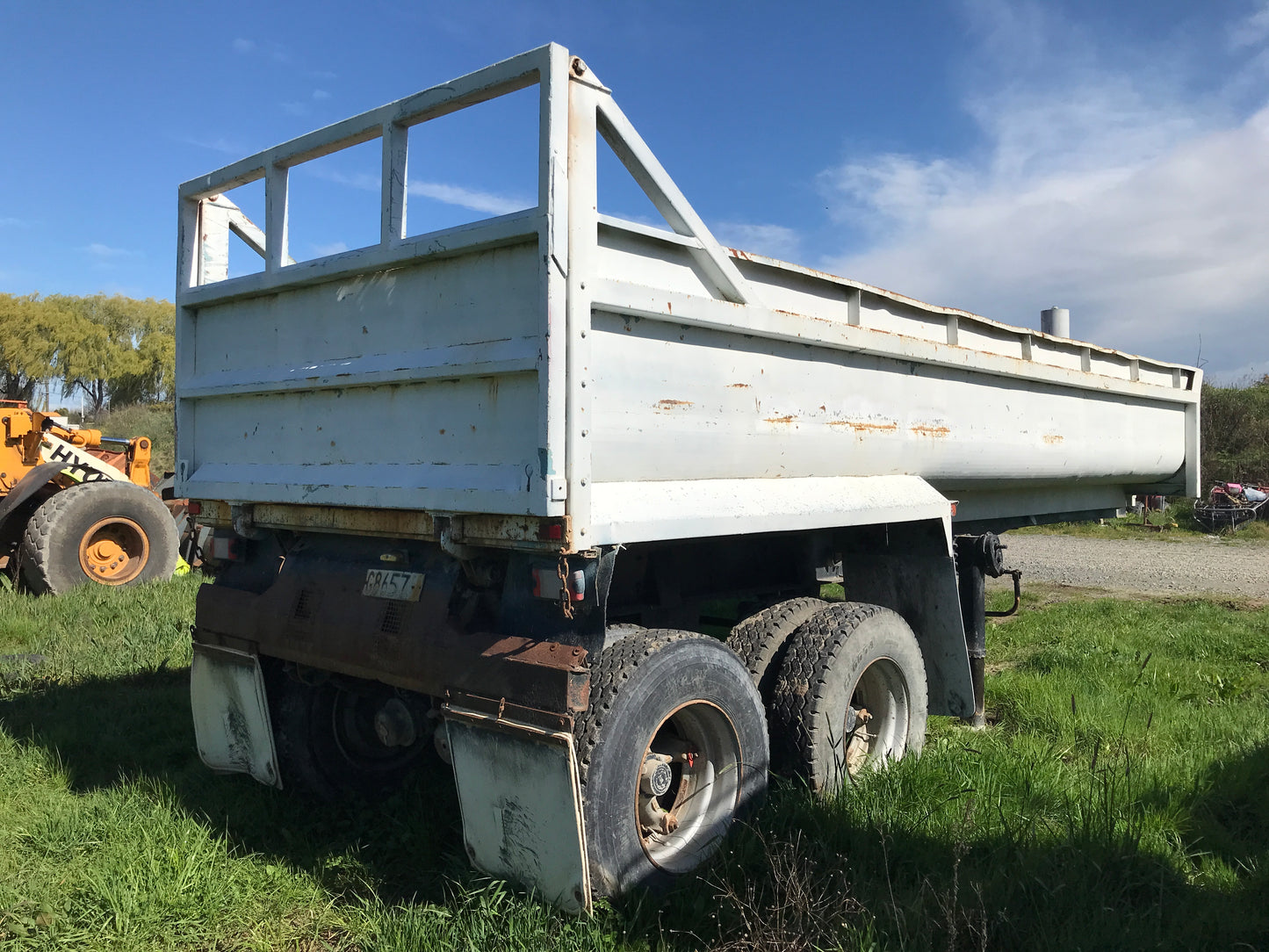 2011 Volvo FH Truck & 1989 TMC TK Tipulator