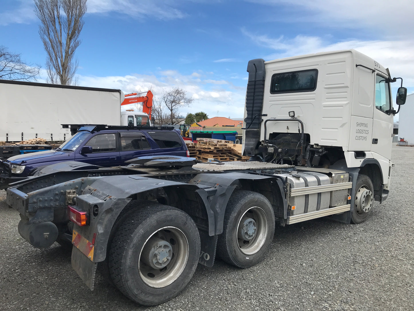 2011 Volvo FH Truck & 1989 TMC TK Tipulator